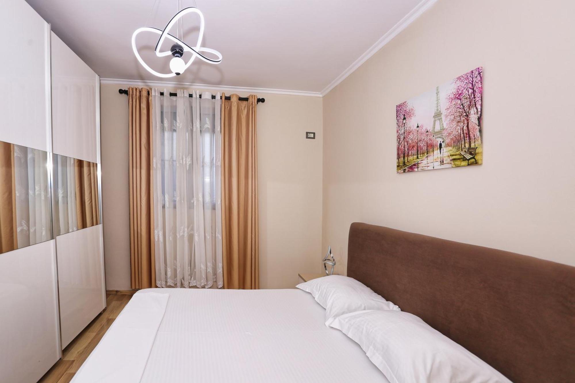 R&B City Center Apartment 地拉那 外观 照片