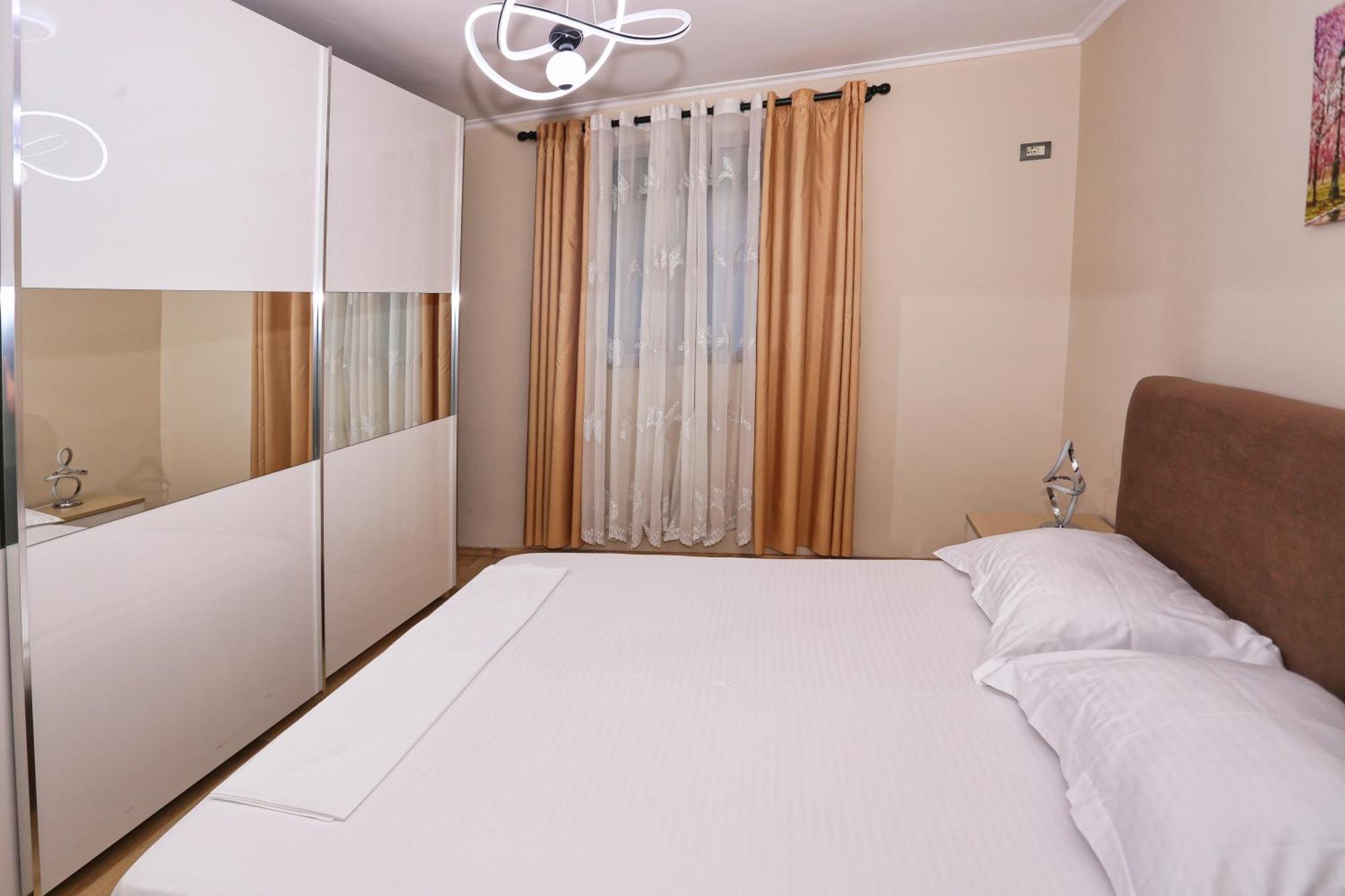 R&B City Center Apartment 地拉那 外观 照片