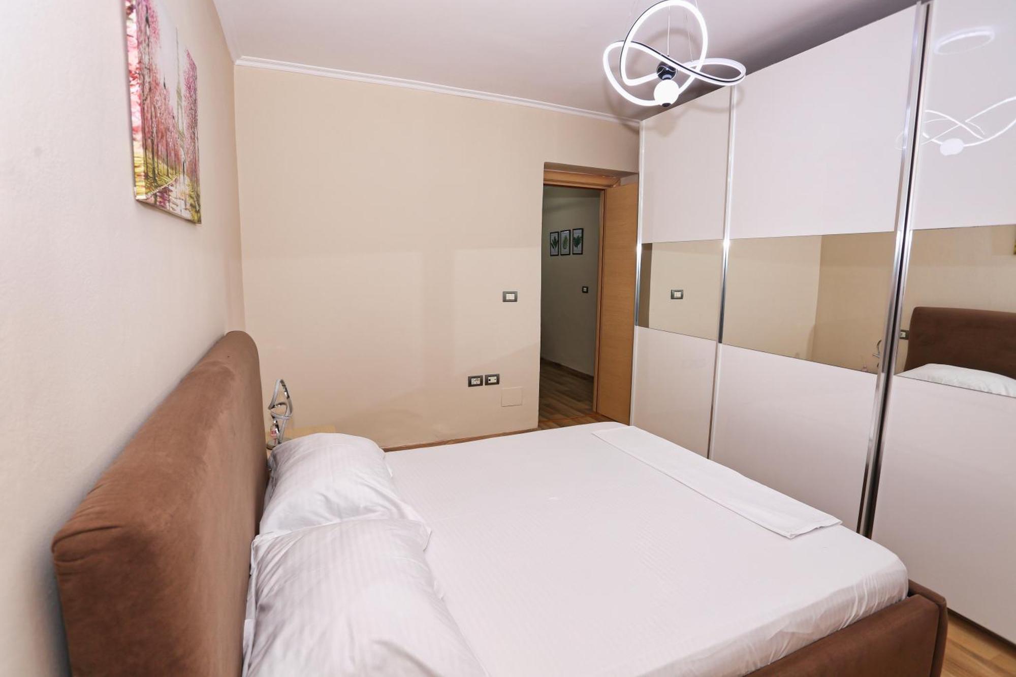 R&B City Center Apartment 地拉那 外观 照片